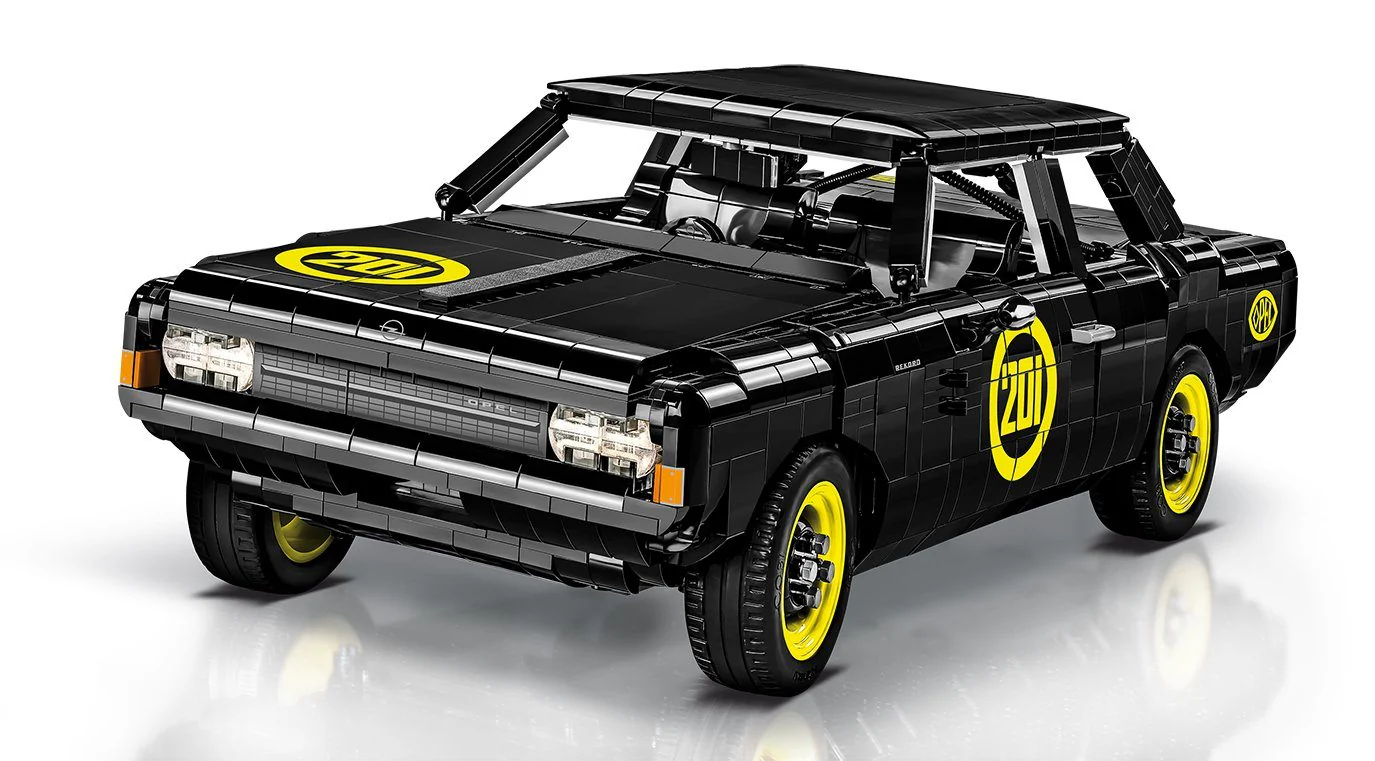 Opel Record C-Schwar brick car model - COBI 24333 - 2078 bricks - Image 2