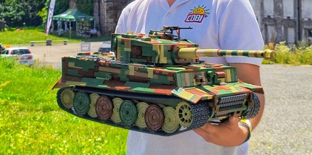 Pz.Kpfw. VI Tiger  2 in 1 - 1:12 brick tank model - COBI 2807 - 8000 bricks EXECUTIVE EDITION - Image 11