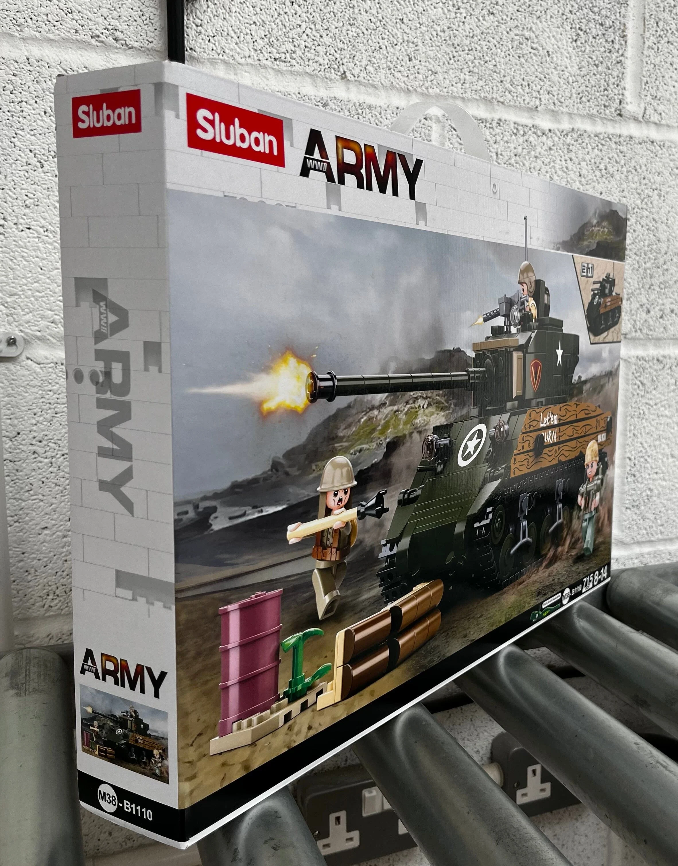 Sherman M4A3 (76W) brick tank model - Sluban M38-B1110 - 715 bricks - Image 8
